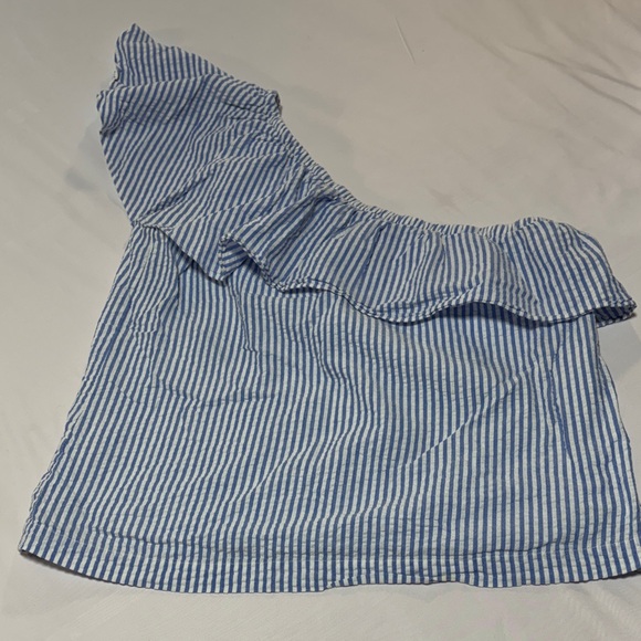 Vineyard Vines Tops - Vineyard Vines Blue Seersucker One Shoulder Ruffle Top Size 8